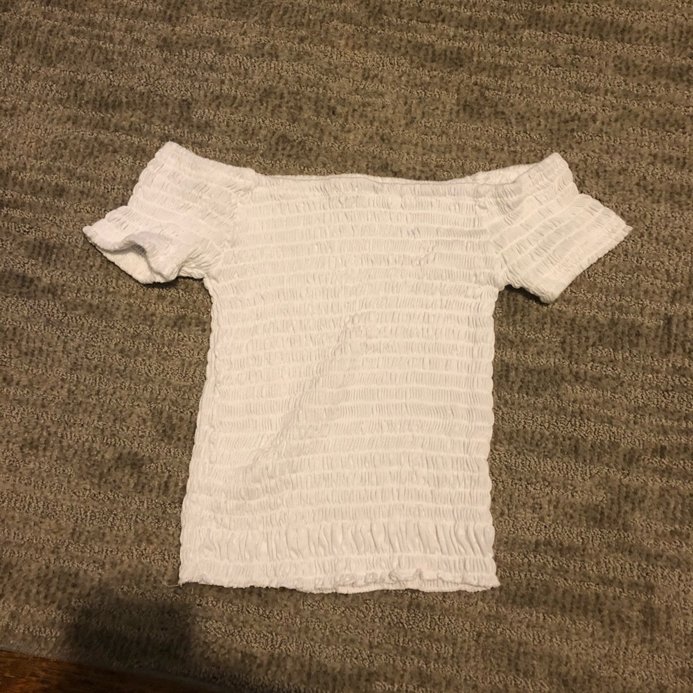 adorable off the shoulders white crop top !!